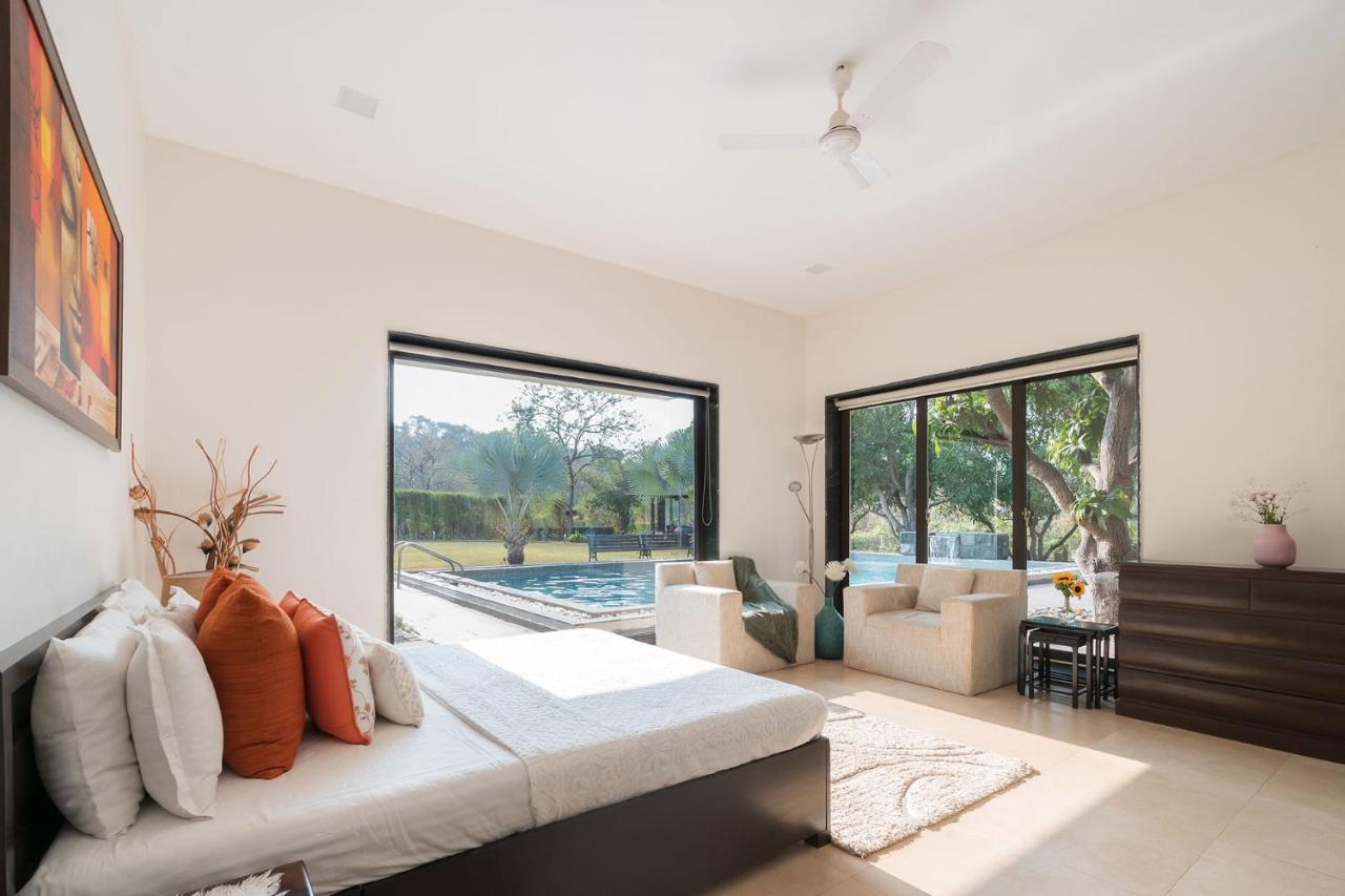 The Leaf By Stayvista - An Enchanting Escape Offering A Pool, Terrace, Lush Lawn, Contemporary Interiors, And Indoor Games Alībāg Dış mekan fotoğraf