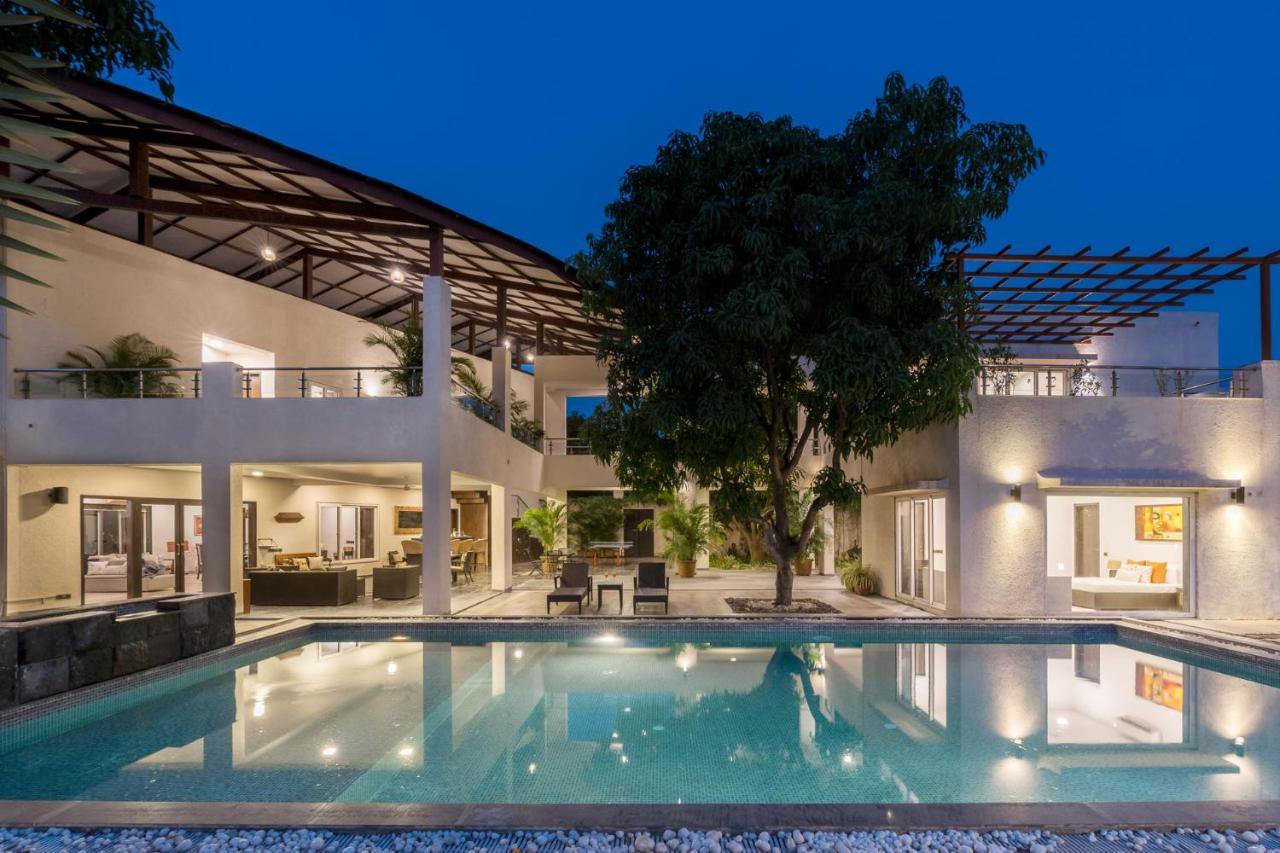 The Leaf By Stayvista - An Enchanting Escape Offering A Pool, Terrace, Lush Lawn, Contemporary Interiors, And Indoor Games Alībāg Dış mekan fotoğraf