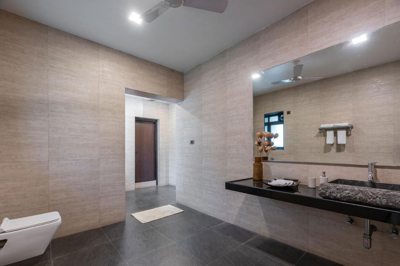 The Leaf By Stayvista - An Enchanting Escape Offering A Pool, Terrace, Lush Lawn, Contemporary Interiors, And Indoor Games Alībāg Dış mekan fotoğraf