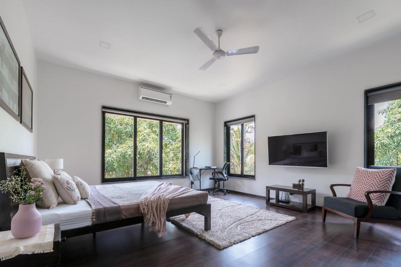 The Leaf By Stayvista - An Enchanting Escape Offering A Pool, Terrace, Lush Lawn, Contemporary Interiors, And Indoor Games Alībāg Dış mekan fotoğraf