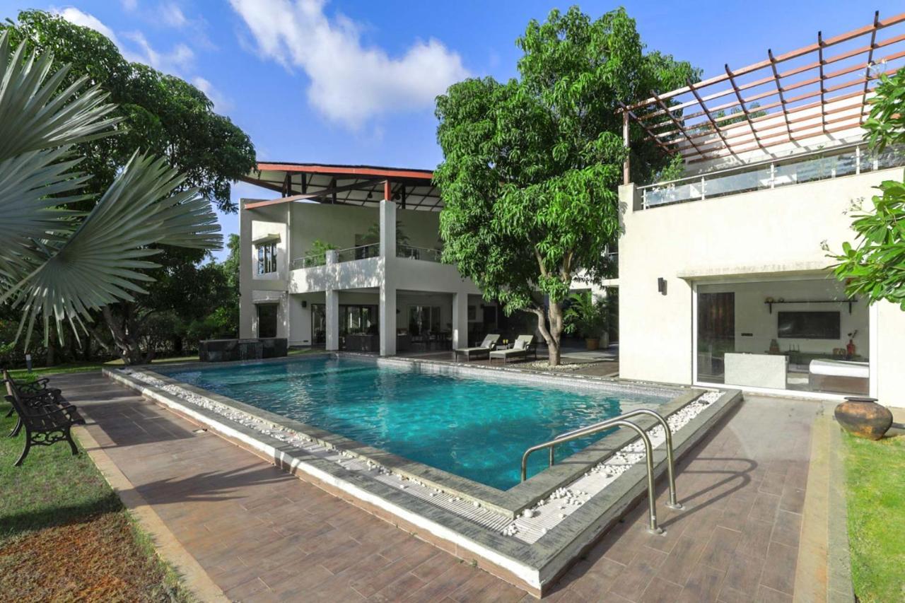 The Leaf By Stayvista - An Enchanting Escape Offering A Pool, Terrace, Lush Lawn, Contemporary Interiors, And Indoor Games Alībāg Dış mekan fotoğraf